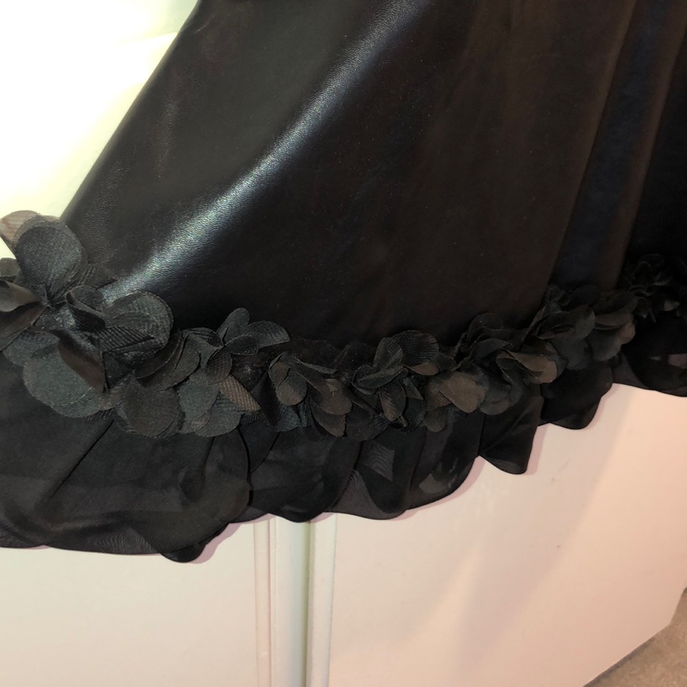 One clothing leather dress - Picture 2 of 2